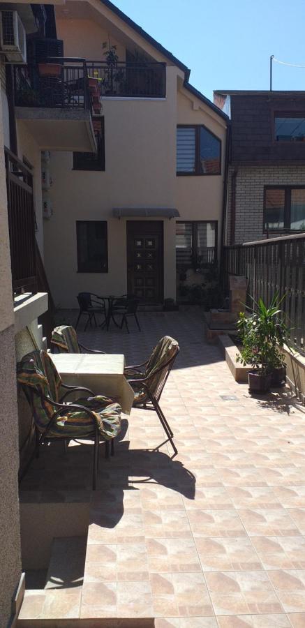 A Modest Place Belgrad Exterior foto